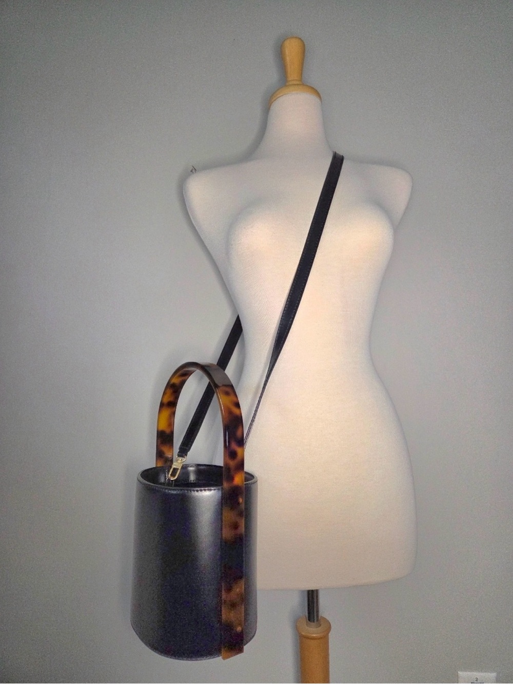 STAUD Moreau Black Leather Bucket Bag Tortoise Handle Crossbody Quiet Luxury - Picture 7 of 12